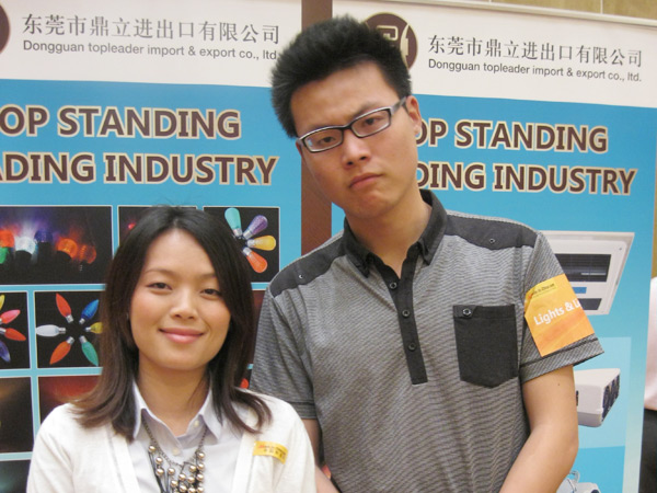 黄云帆(右)在中国制造网举办的买家见面会现场 黄云帆(右)在中国制造网举办的买家见面会现场